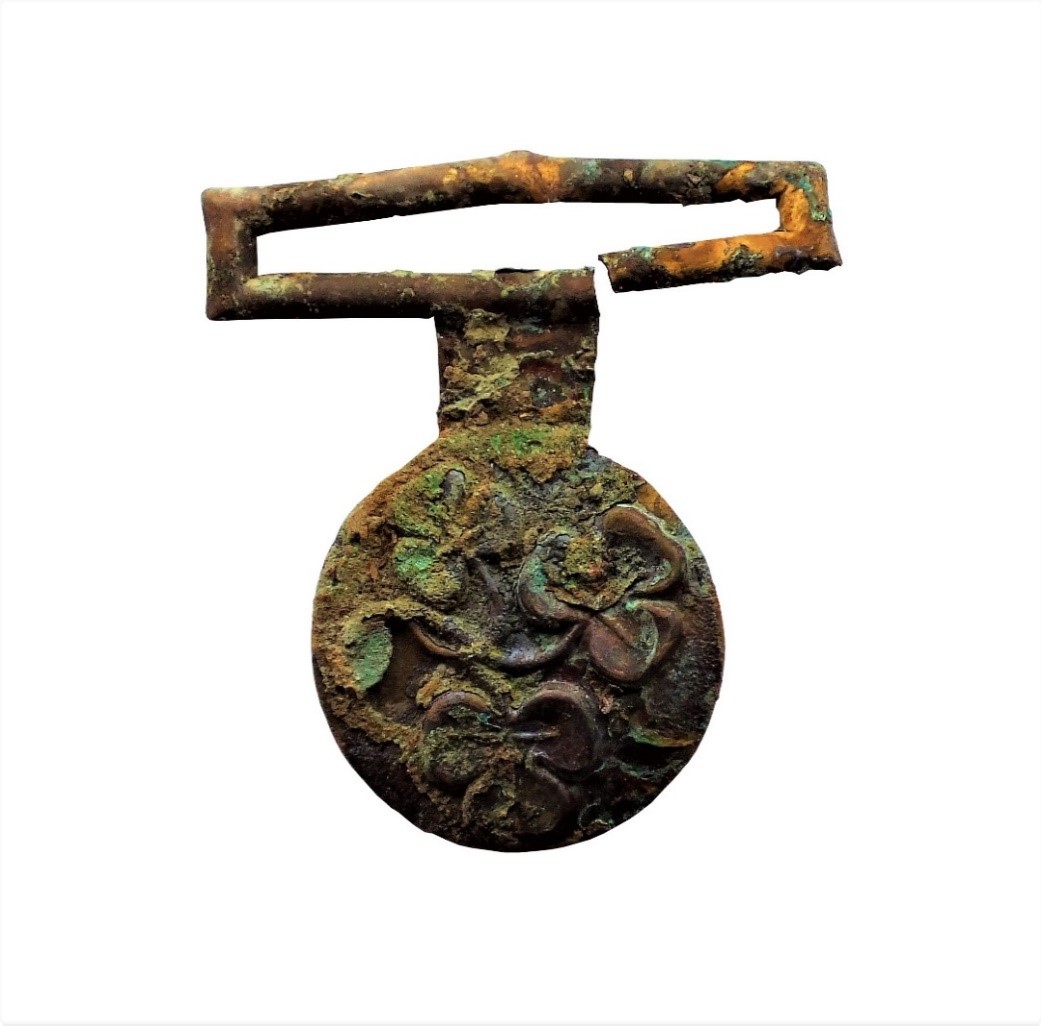 An Irish medal artifact showing three three-leaf clovers